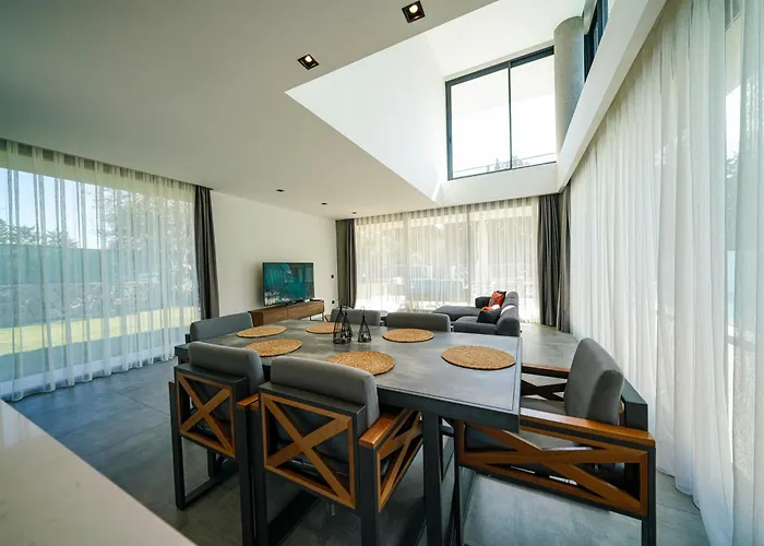 The Ni Akyarlar - Willa *